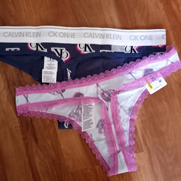 Calvin Klein Medium Thongs Bundle - Picture 8 of 9